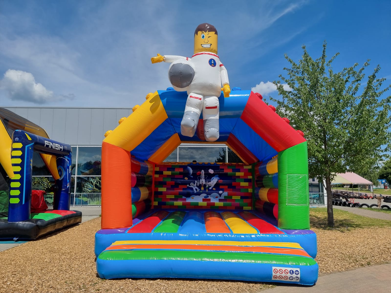 Hüpfburg Bausteine 5 -bunte Hüpfburg in Klemmbaustein Optik